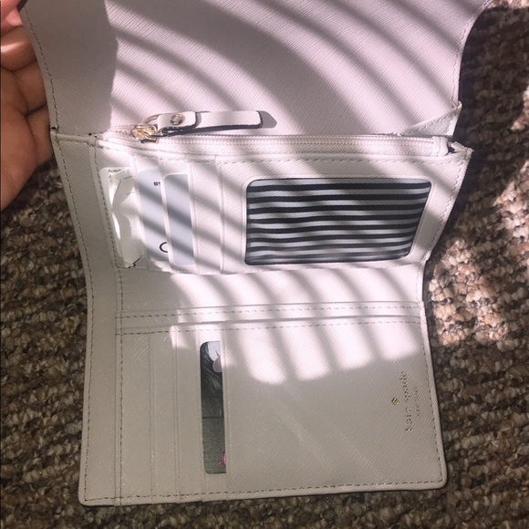 Authentic Kate Spade wallet🌺 - Picture 4 of 6